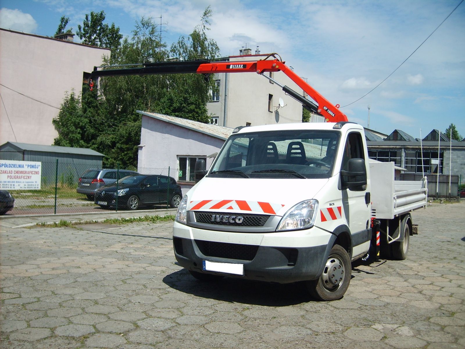 żuraw przeładunkowy befard XF 1500A na  Iveco